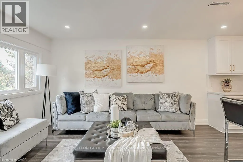 16 UPPER CANADA Drive Unit# Main, #Main