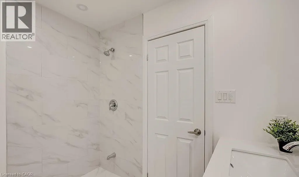 16 UPPER CANADA Drive Unit# Main, #Main