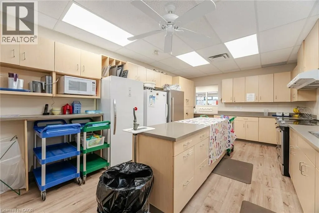 900 GOLF LINKS Road