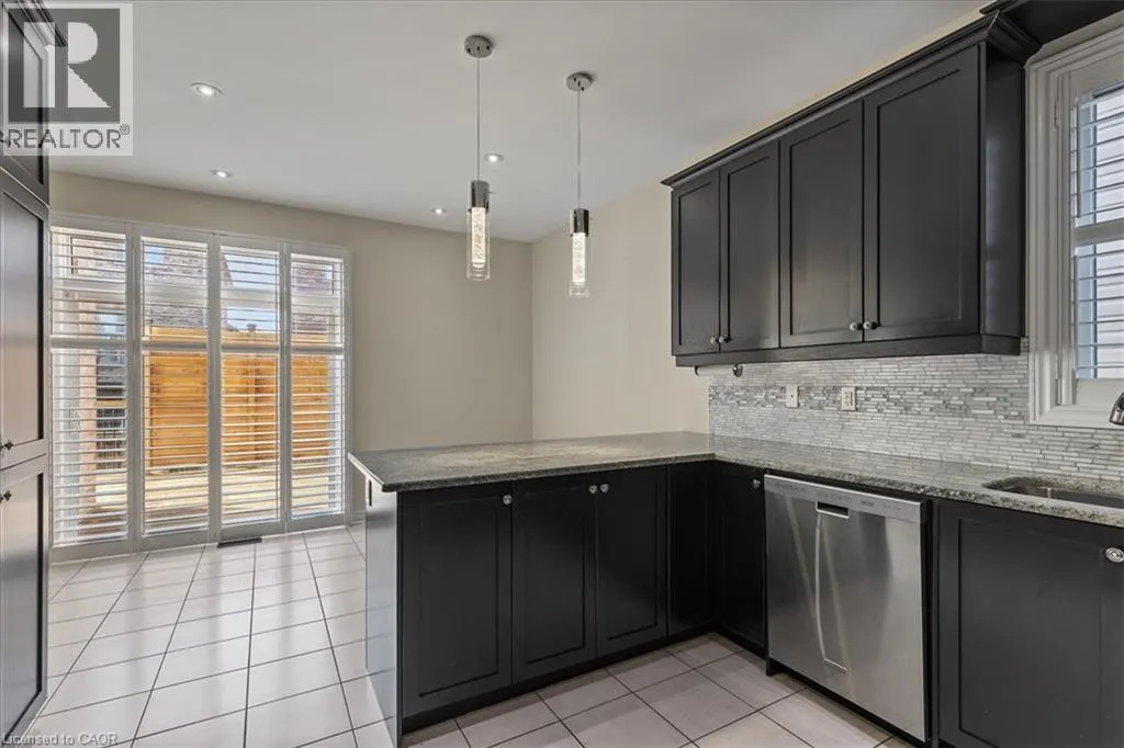 425 RIDEAU RIVER Street