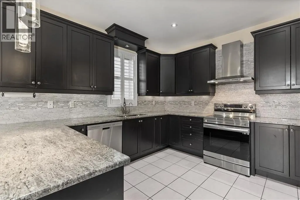 425 RIDEAU RIVER Street