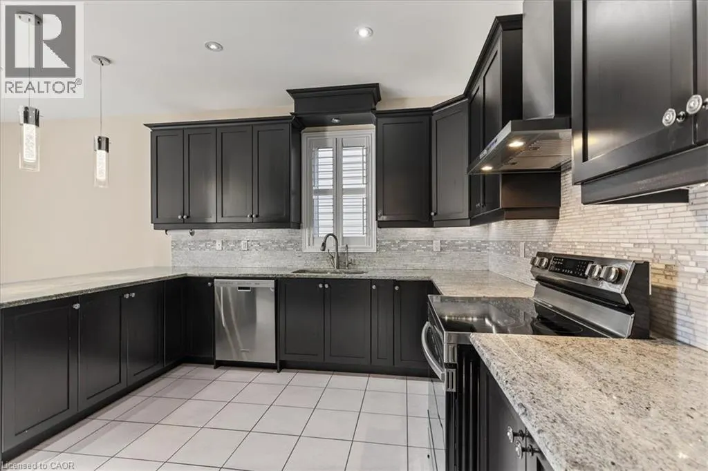 425 RIDEAU RIVER Street