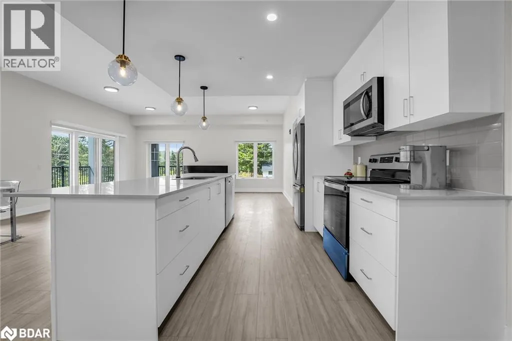 121 MARY Street Unit# 211, #211