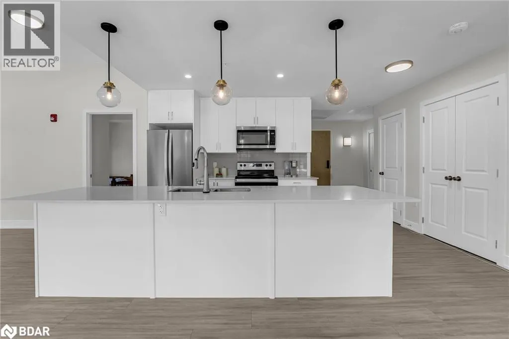 121 MARY Street Unit# 211, #211
