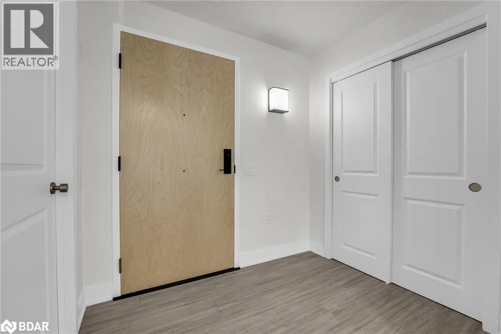 121 MARY Street Unit# 211, #211