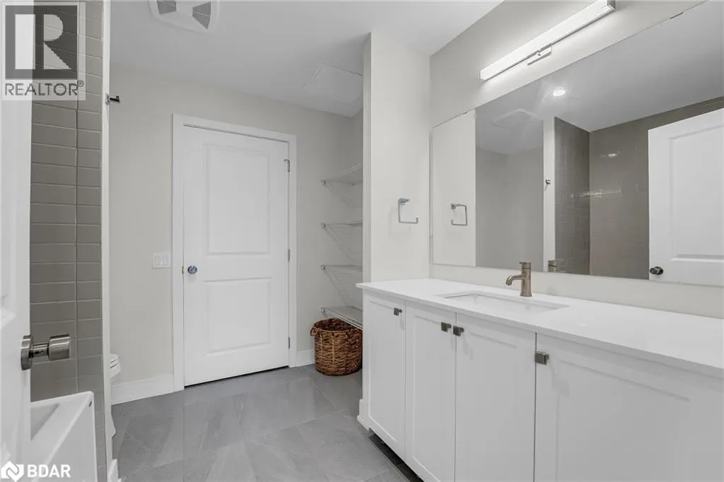 121 MARY Street Unit# 211, #211