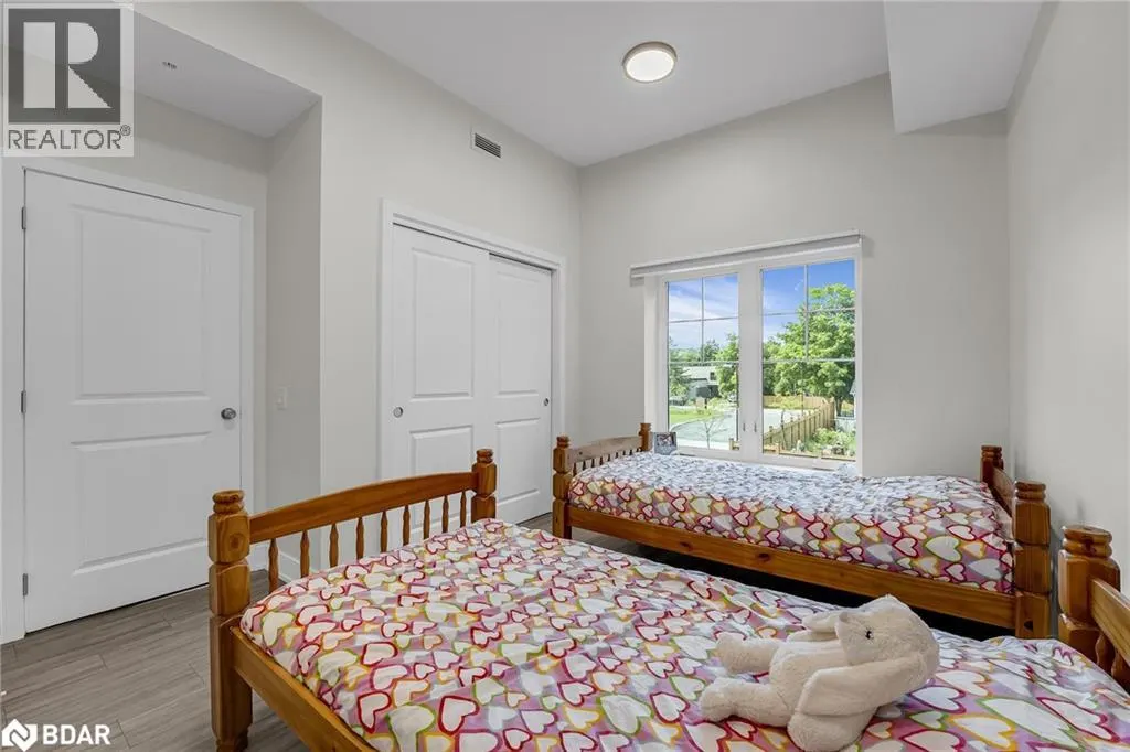 121 MARY Street Unit# 211, #211