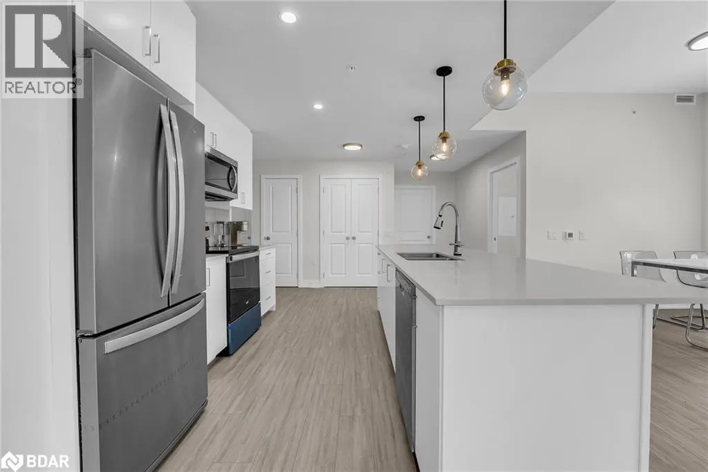 121 MARY Street Unit# 211, #211