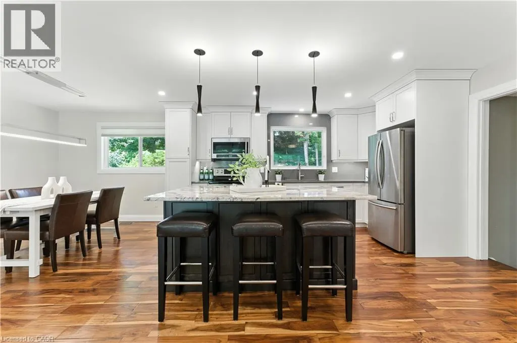 33 SHADYWOOD Crescent