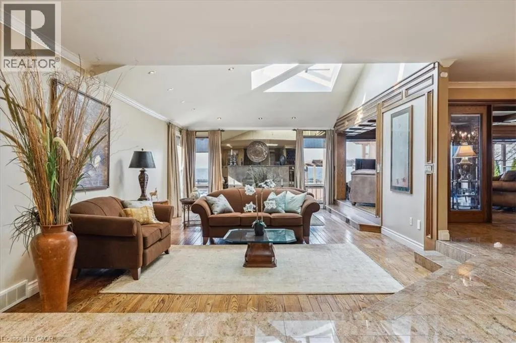 7 LAKEGATE Drive