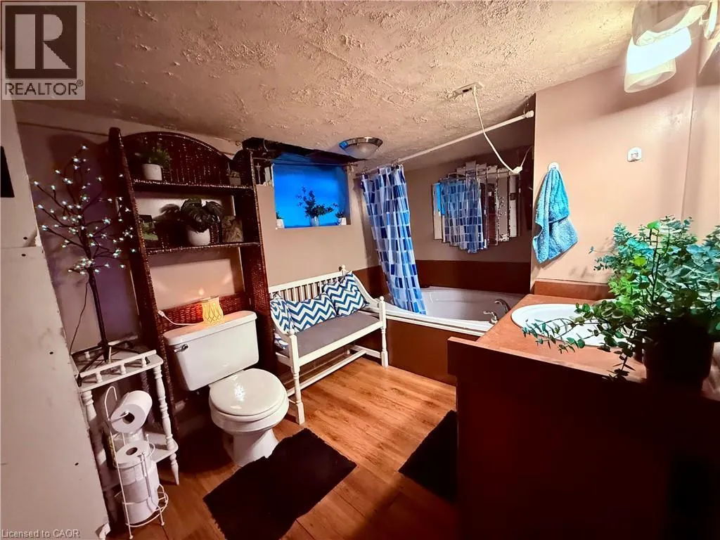 33 COZY Street