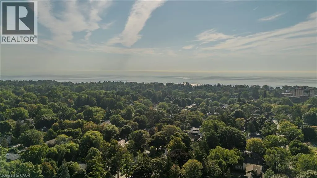 284 DOUGLAS Avenue