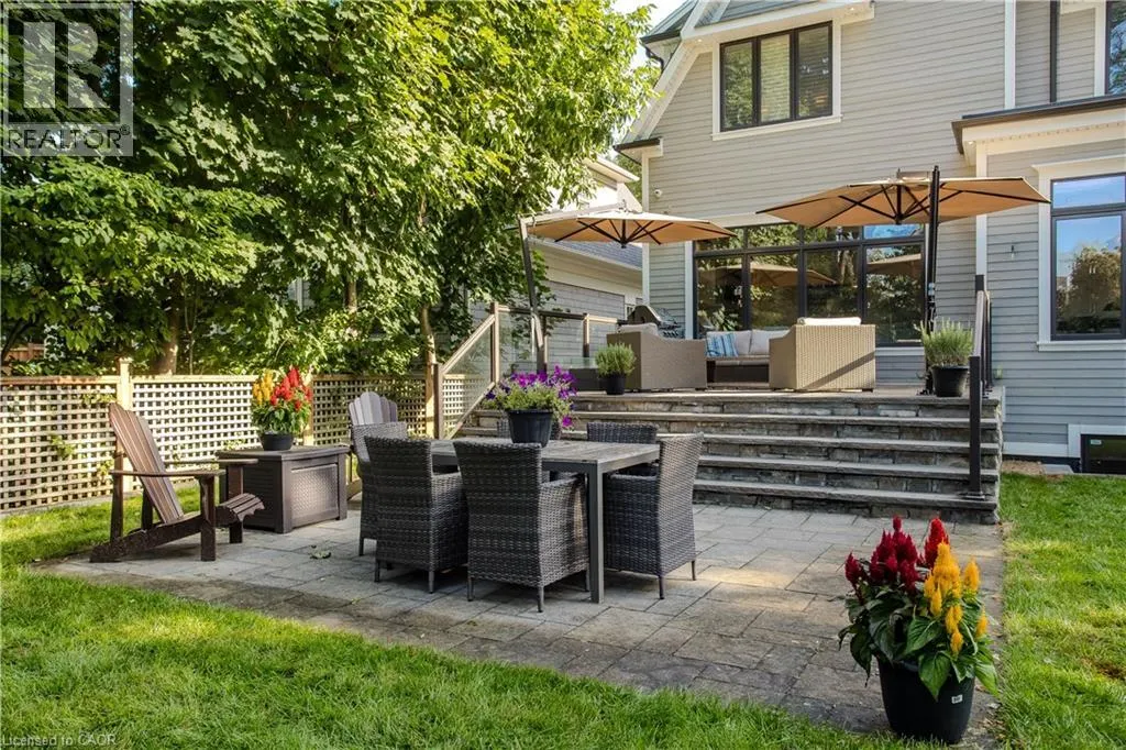 284 DOUGLAS Avenue