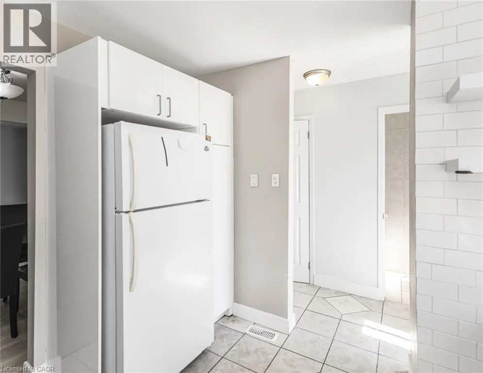 25 BRYNA Avenue Unit# F, #F