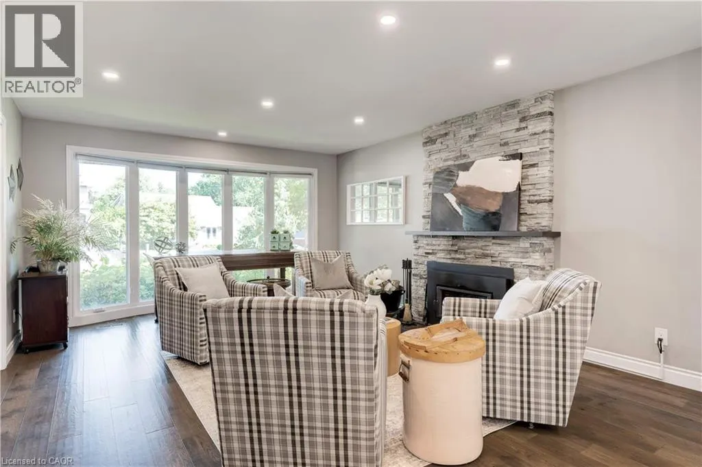 2118 AGINCOURT Crescent
