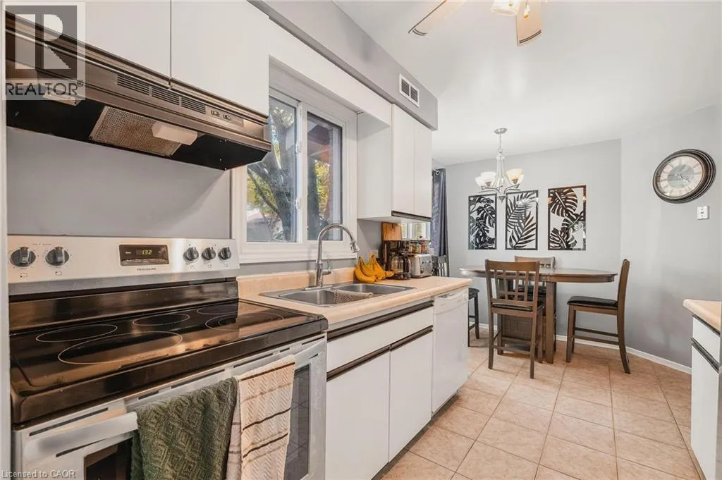 445 KINGSCOURT Drive Unit# 6, #6