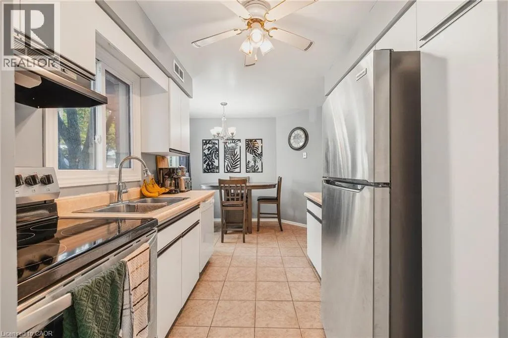 445 KINGSCOURT Drive Unit# 6, #6