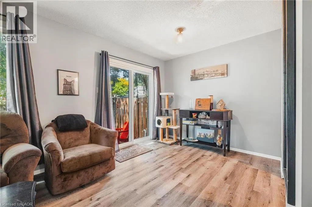 445 KINGSCOURT Drive Unit# 6, #6