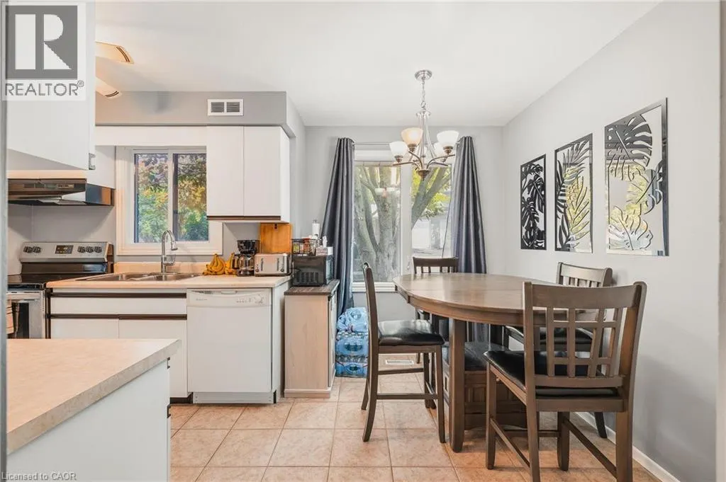445 KINGSCOURT Drive Unit# 6, #6
