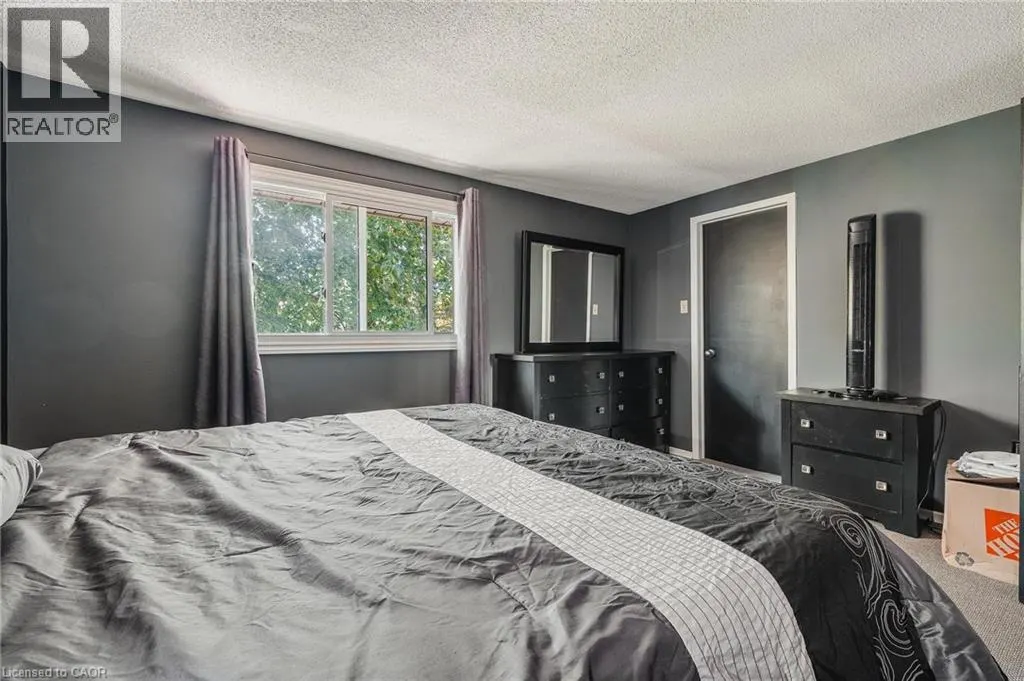 445 KINGSCOURT Drive Unit# 6, #6