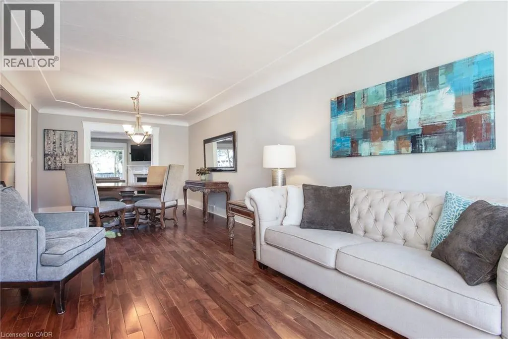 839 QUEENS Boulevard