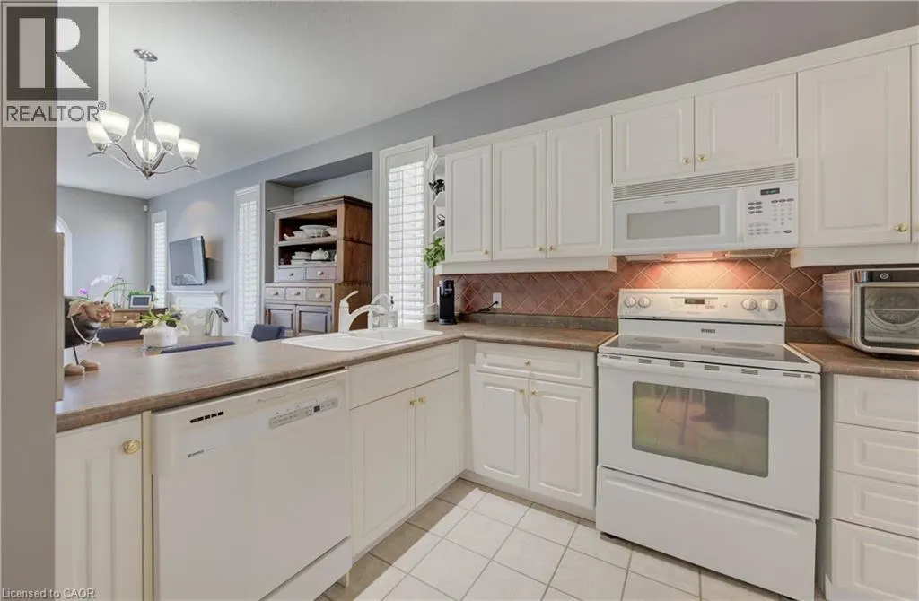 616 SPINNAKER Crescent