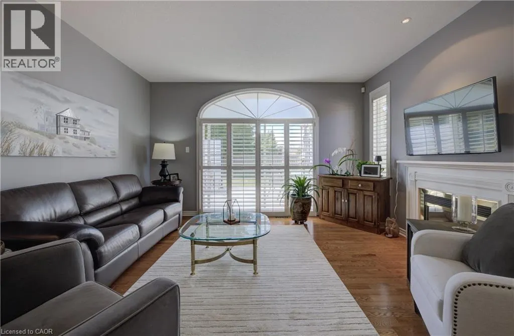 616 SPINNAKER Crescent