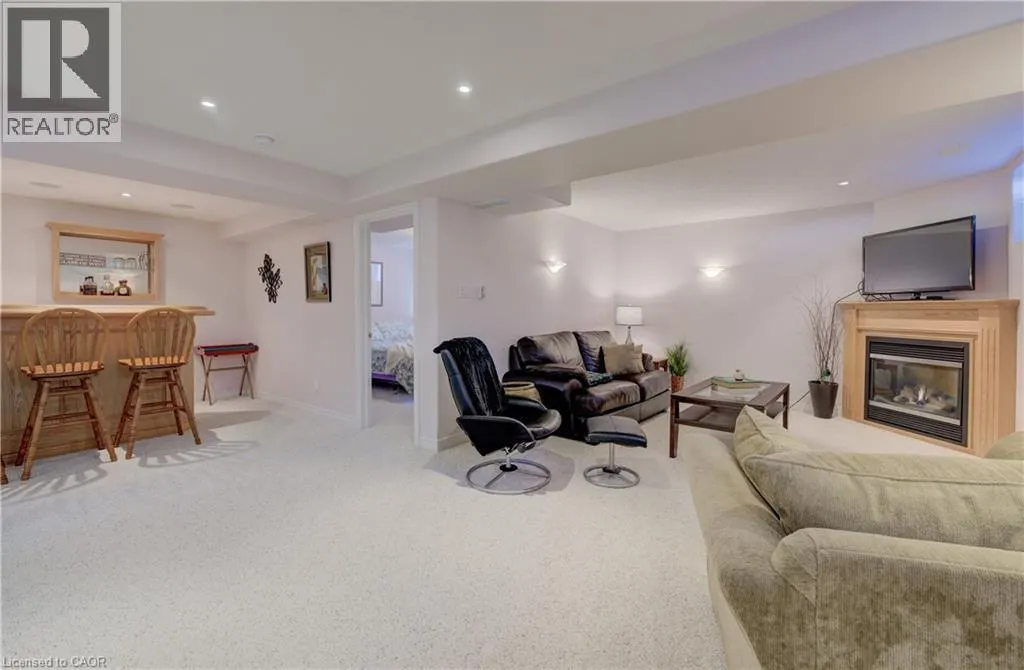 616 SPINNAKER Crescent