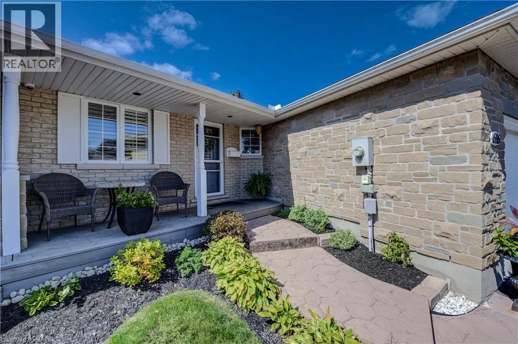 616 SPINNAKER Crescent