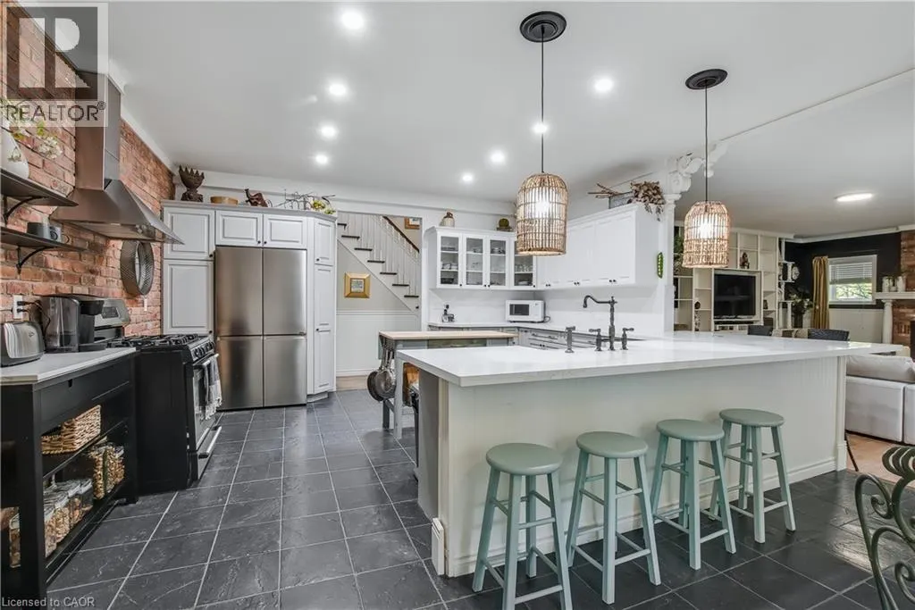 1097 MINERAL SPRINGS Road
