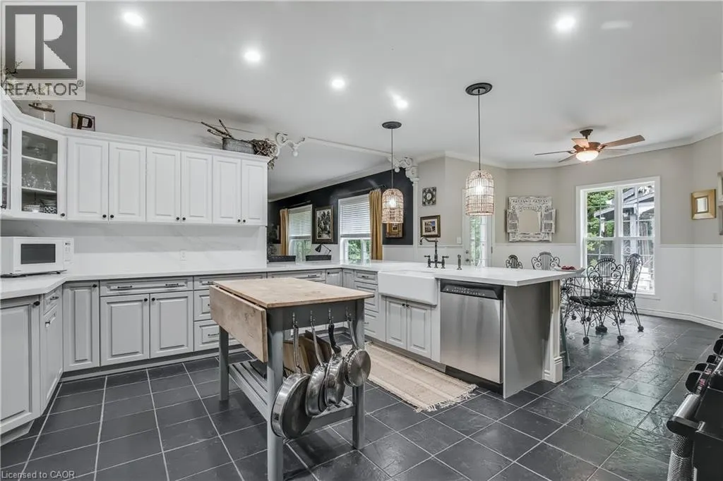 1097 MINERAL SPRINGS Road