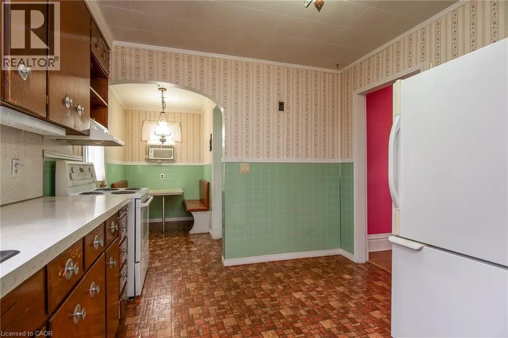 27 NOECKER Street