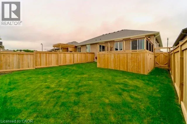 8 HARLEQUIN Court