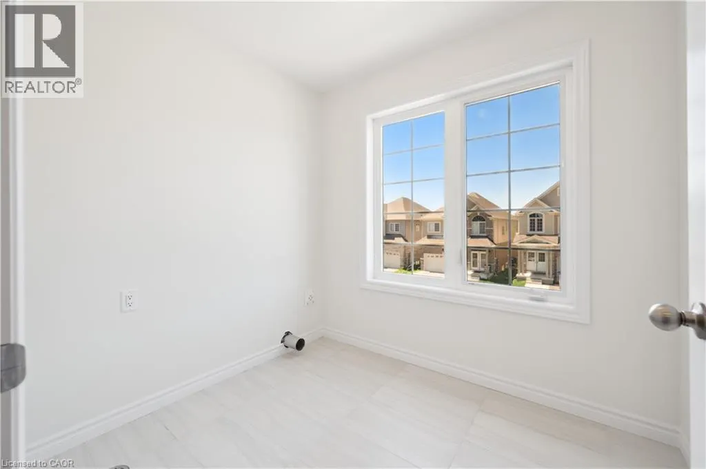 33 HENRY MARACLE Street