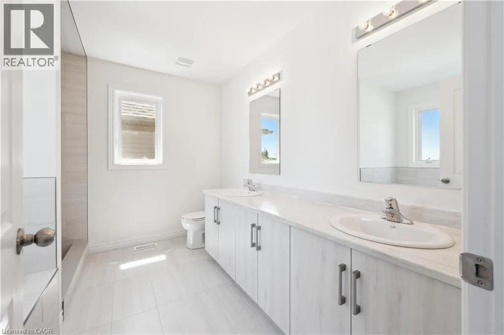 33 HENRY MARACLE Street