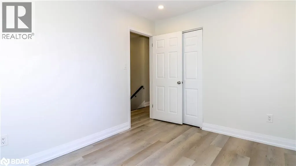 33B CUNDLES Road E