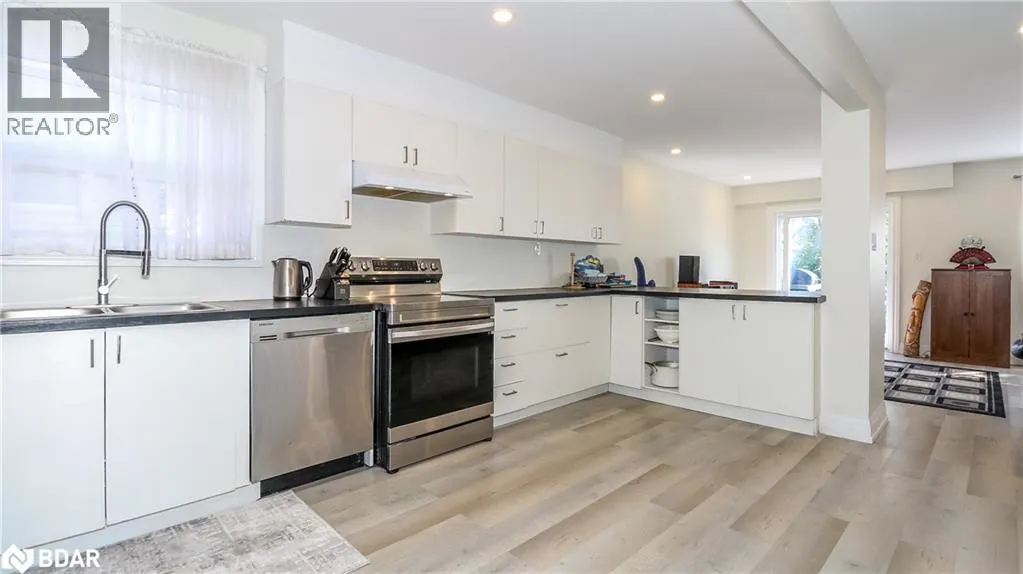 33B CUNDLES Road E