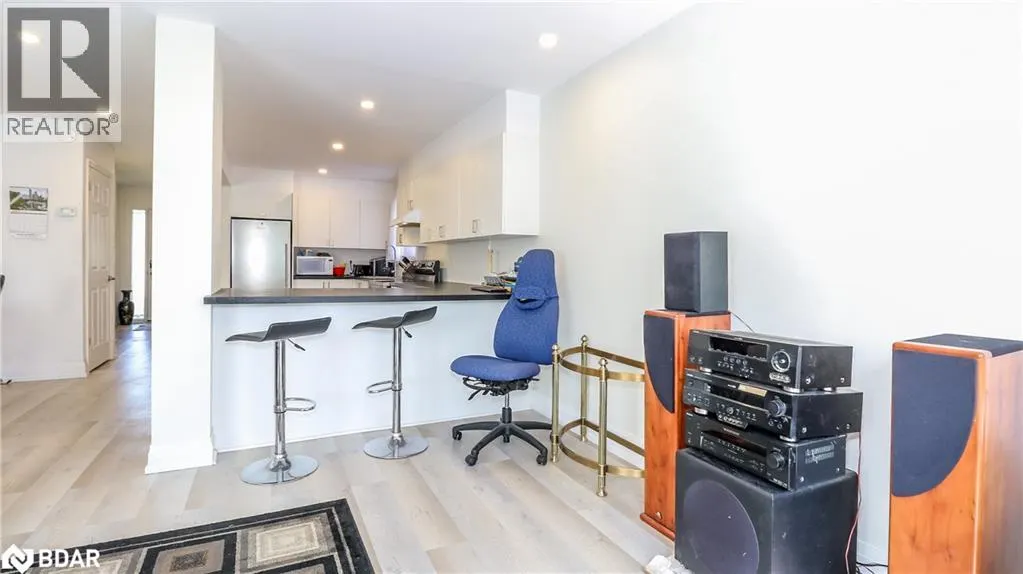 33B CUNDLES Road E