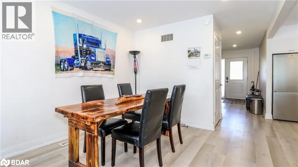 33B CUNDLES Road E
