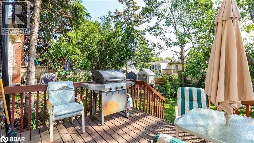 33B CUNDLES Road E