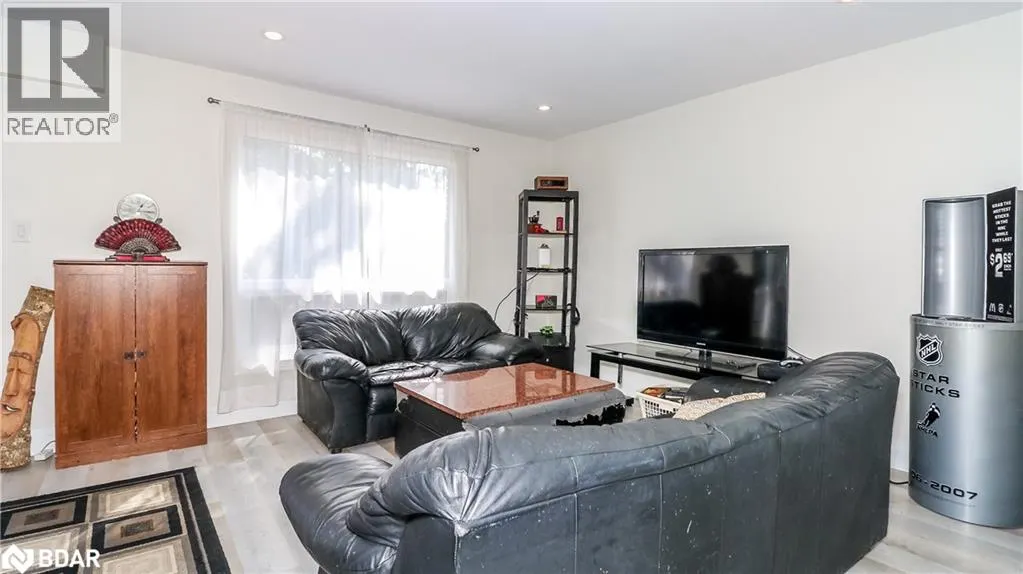 33B CUNDLES Road E