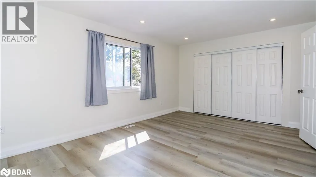 33B CUNDLES Road E