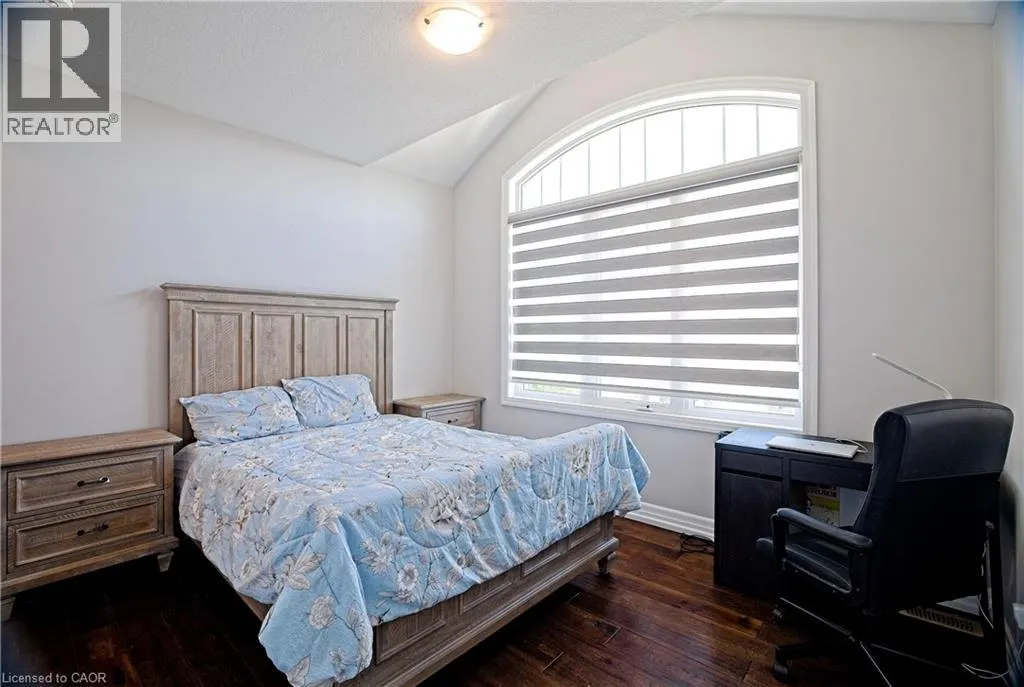 24 PICKETT Place