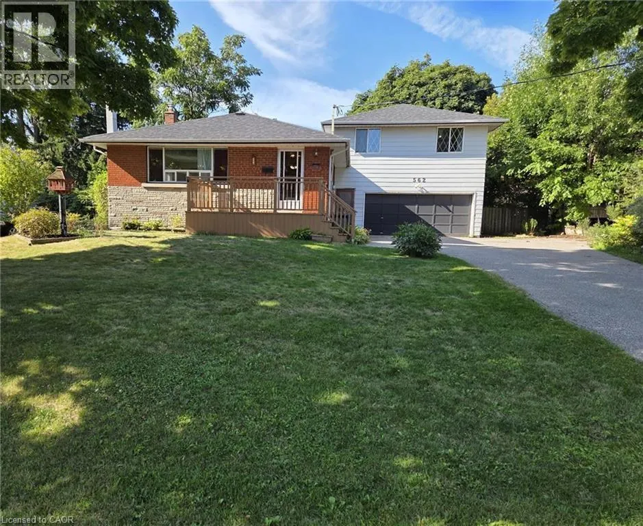 562 WELLINGTON Crescent