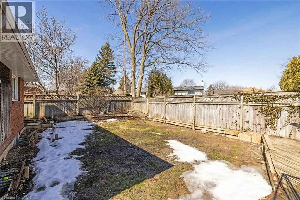 490 QUEEN VICTORIA Drive