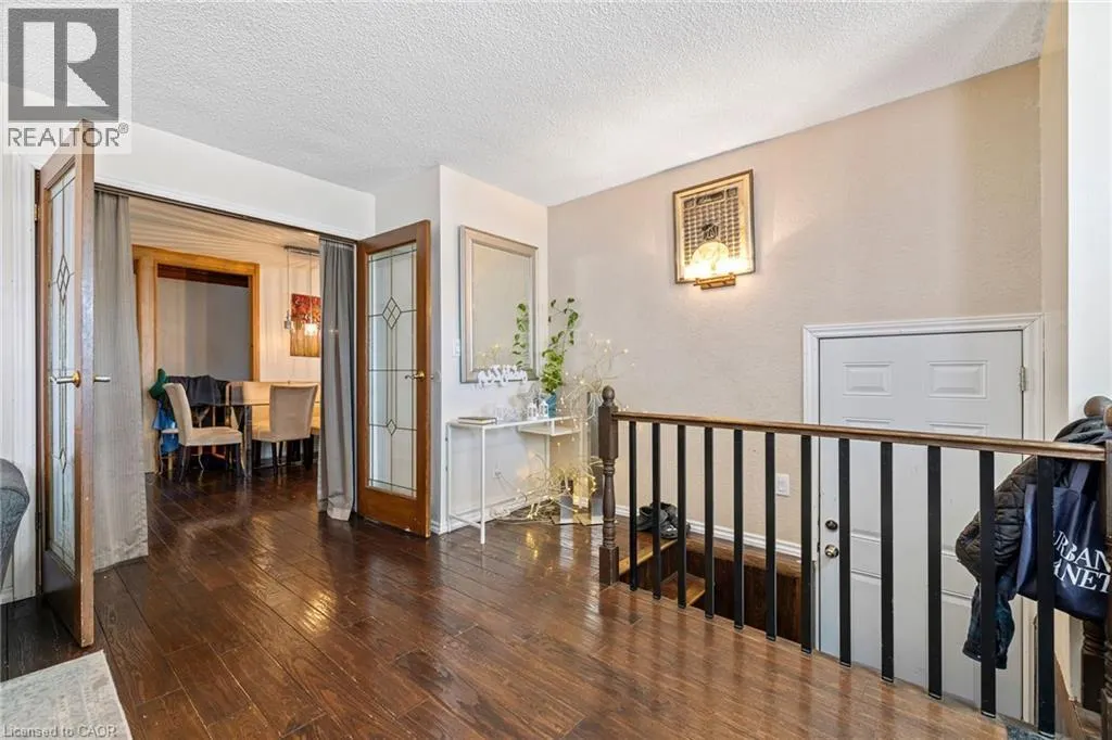490 QUEEN VICTORIA Drive