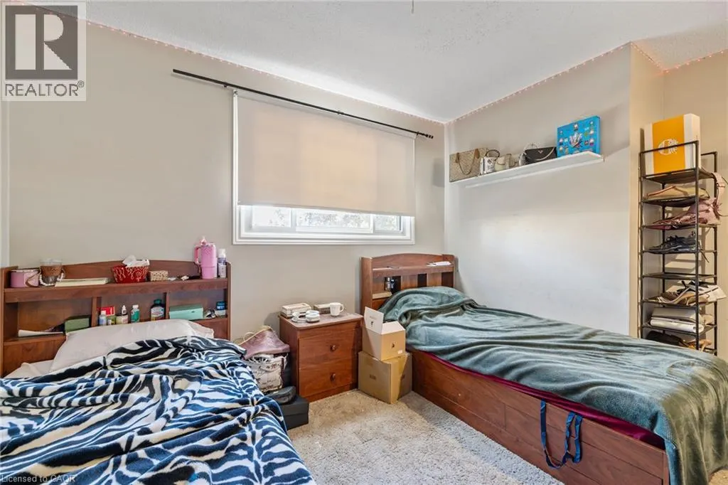 490 QUEEN VICTORIA Drive