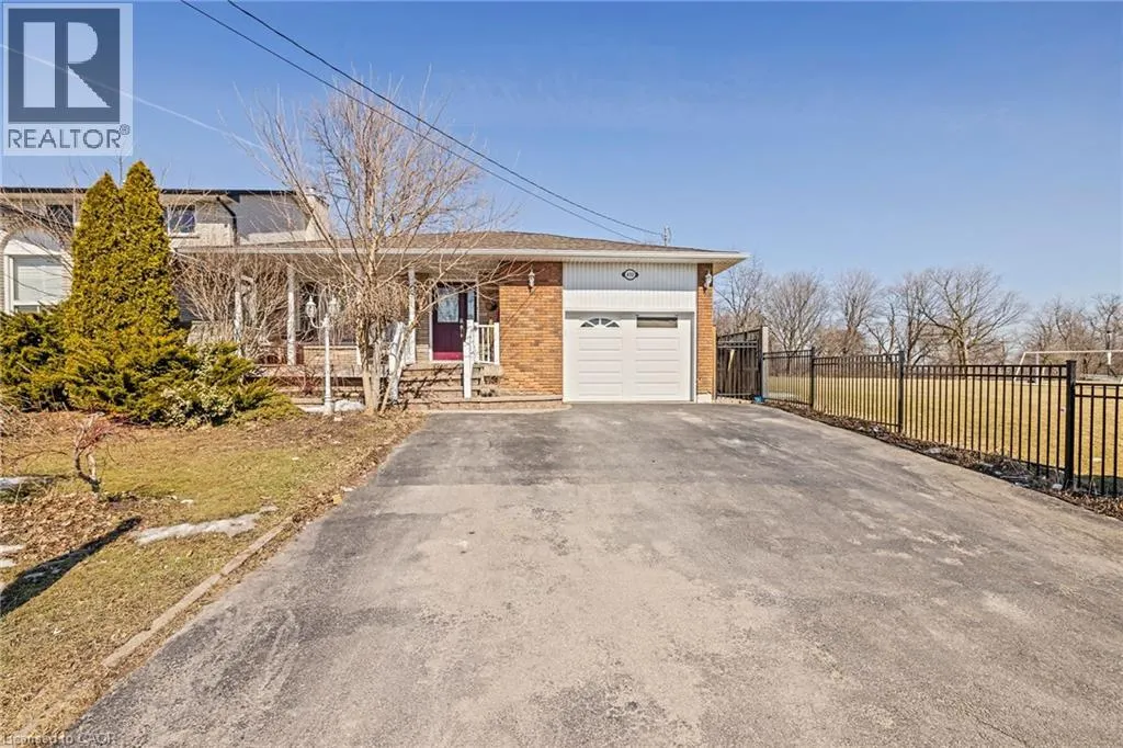 490 QUEEN VICTORIA Drive
