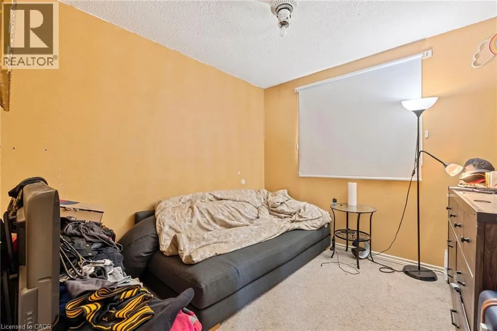 490 QUEEN VICTORIA Drive