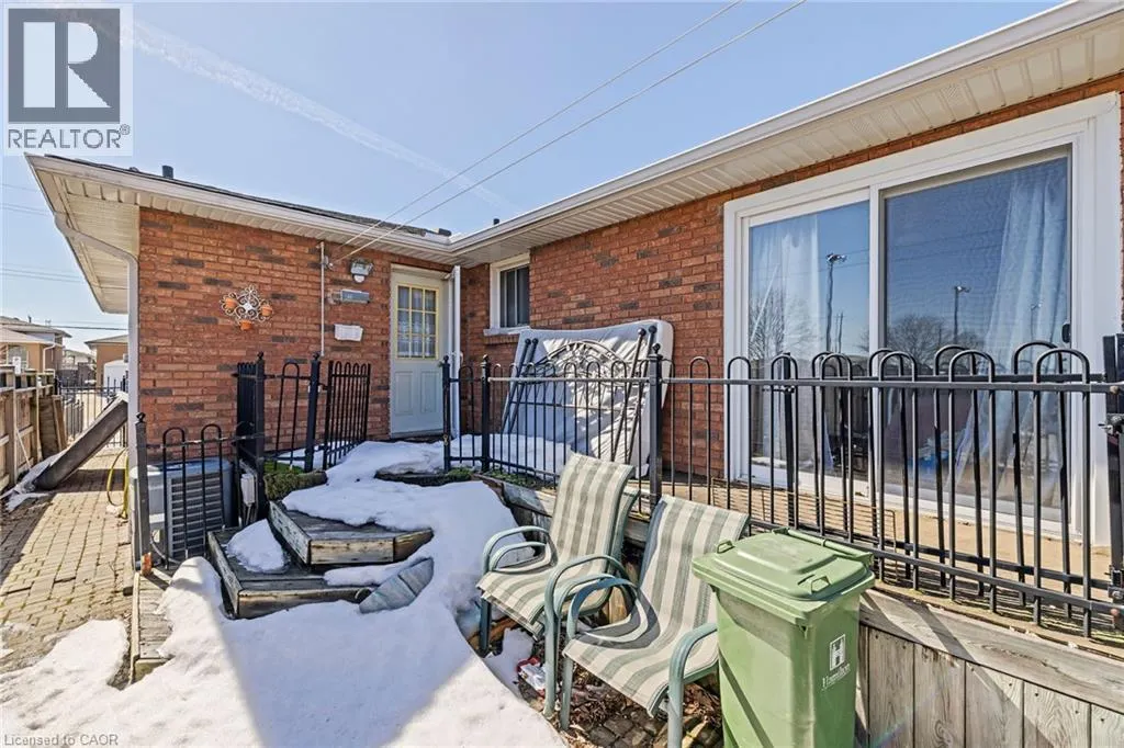 490 QUEEN VICTORIA Drive